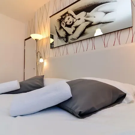 Centroom Apartment *